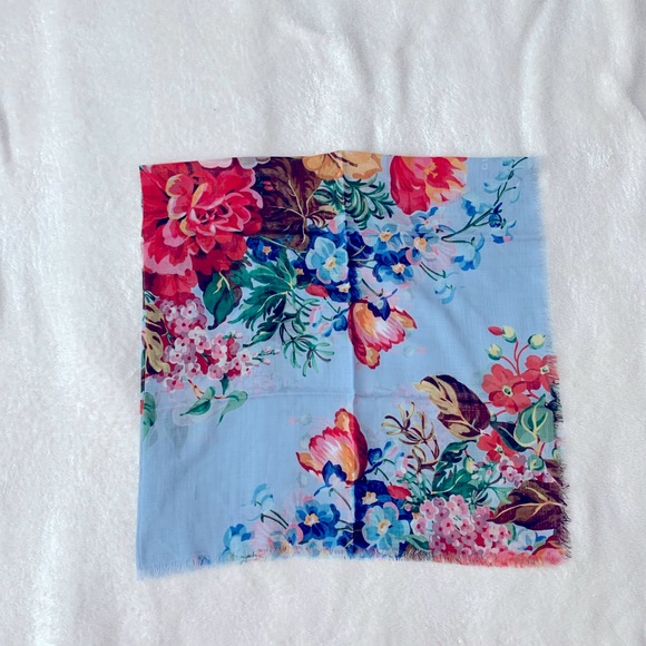 NWT Authentic Gucci Signature Floral Prints Wool Large Square Shawl Scarf Aqua - Picture 5 of 9